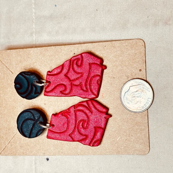 Black & Red Polymer Clay Dangle Earrings Handmade Vintage - Picture 7 of 10